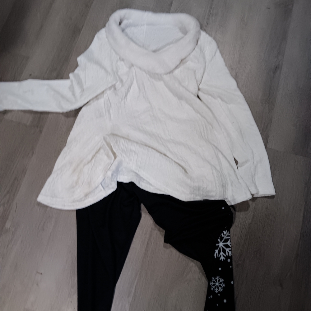 White Cowl Fur Neck Top with Black Snowflake Leggings 2 Pieces
